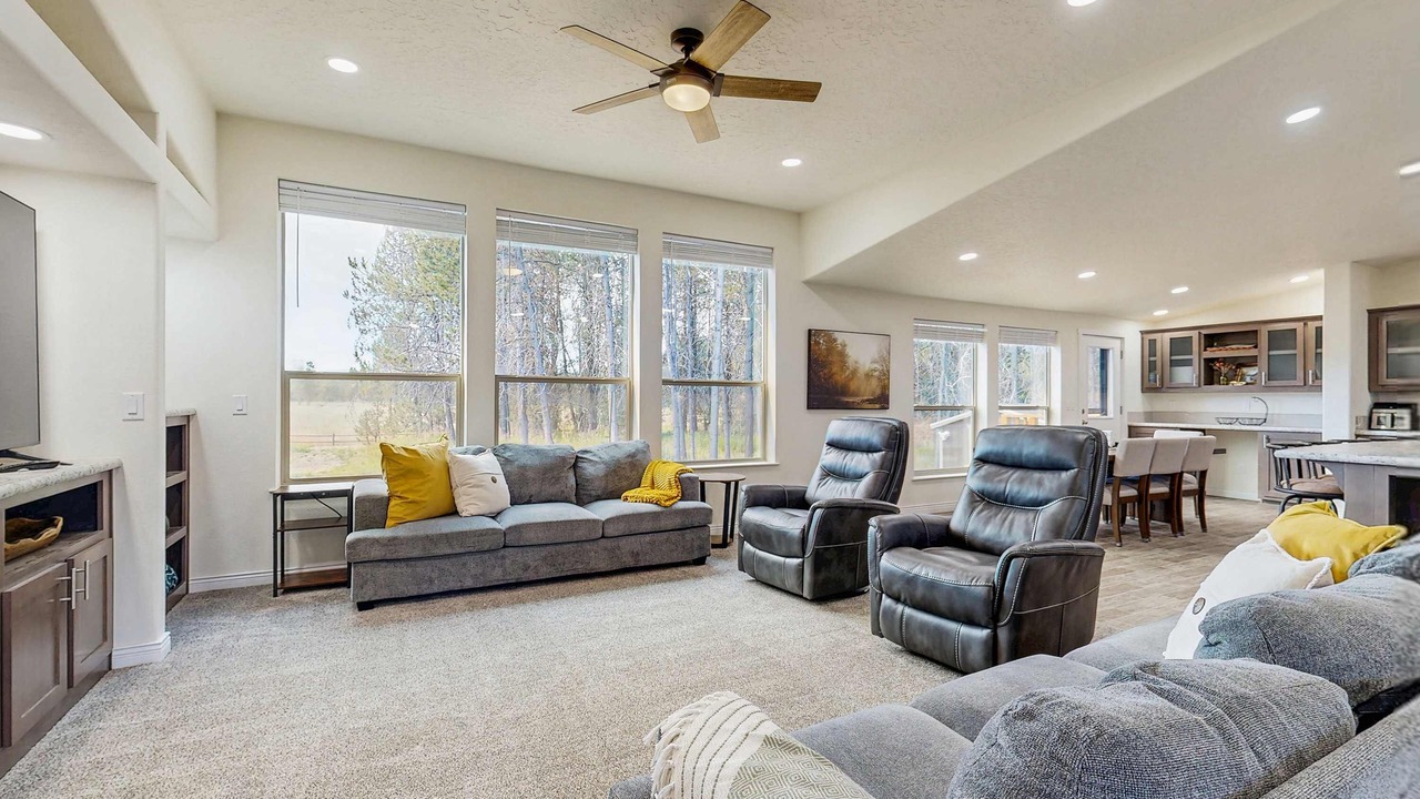 Photo of Livingroom in Fir Grove Estates
