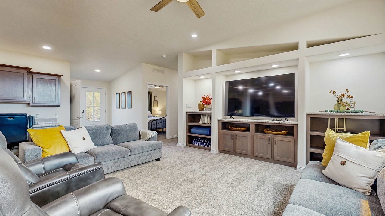 Photo of Livingroom in Fir Grove Estates