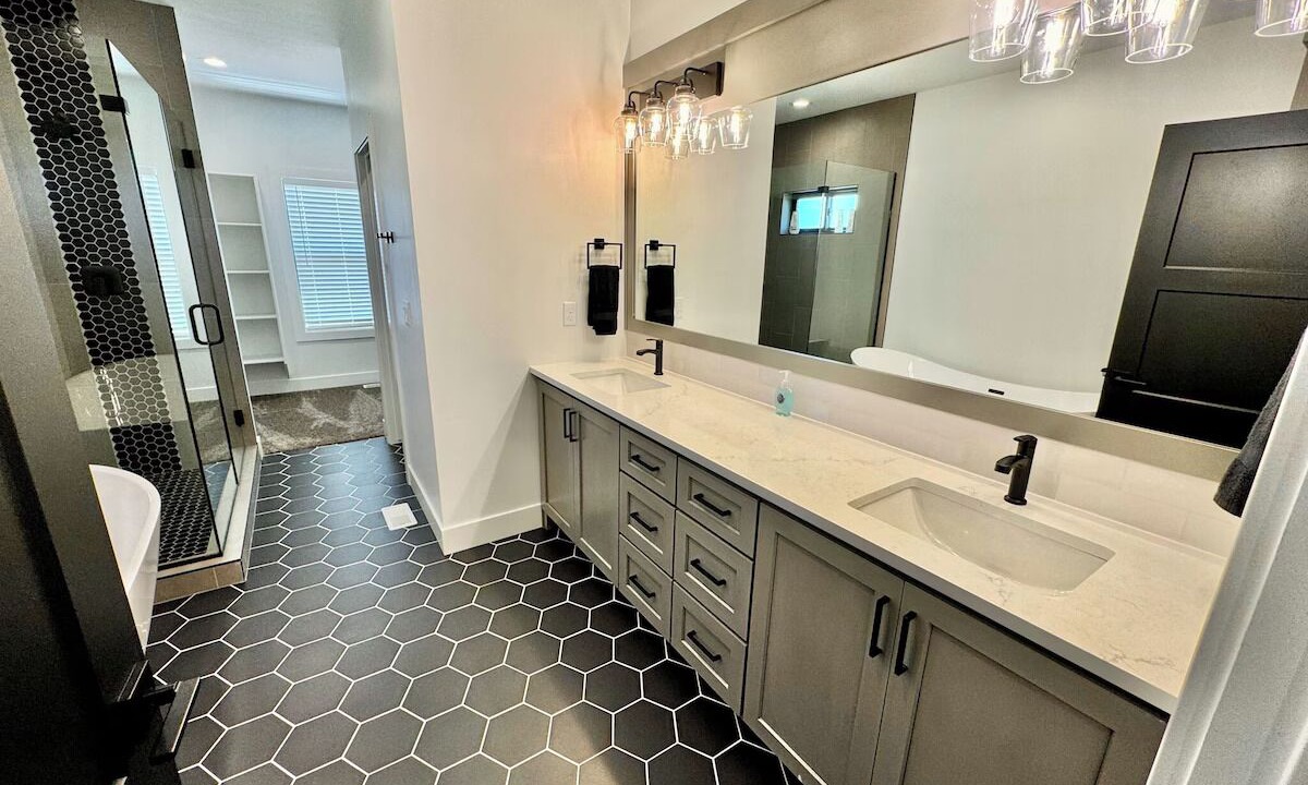 Photo of Bathroom in Island Park
