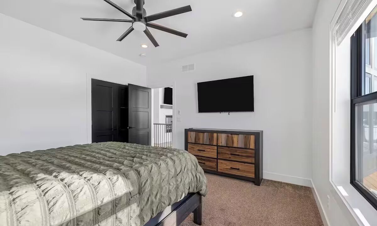 Photo of Bedroom in Island Park
