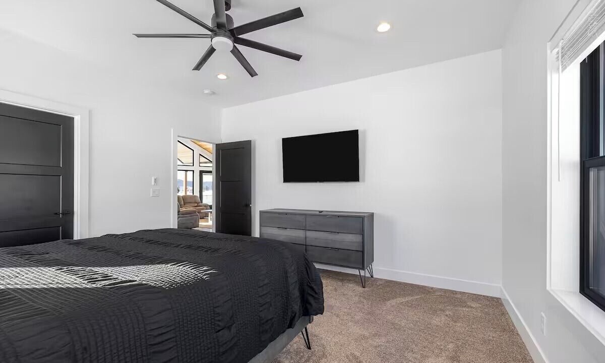 Photo of Bedroom in Island Park