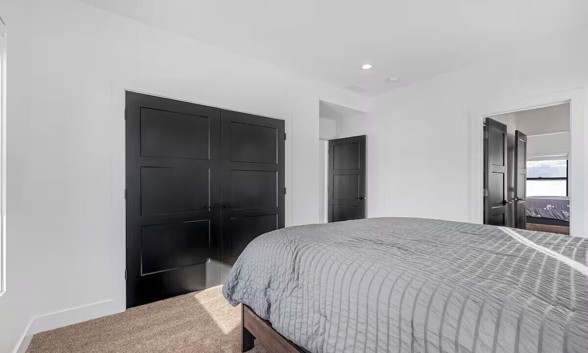 Photo of Bedroom in Island Park