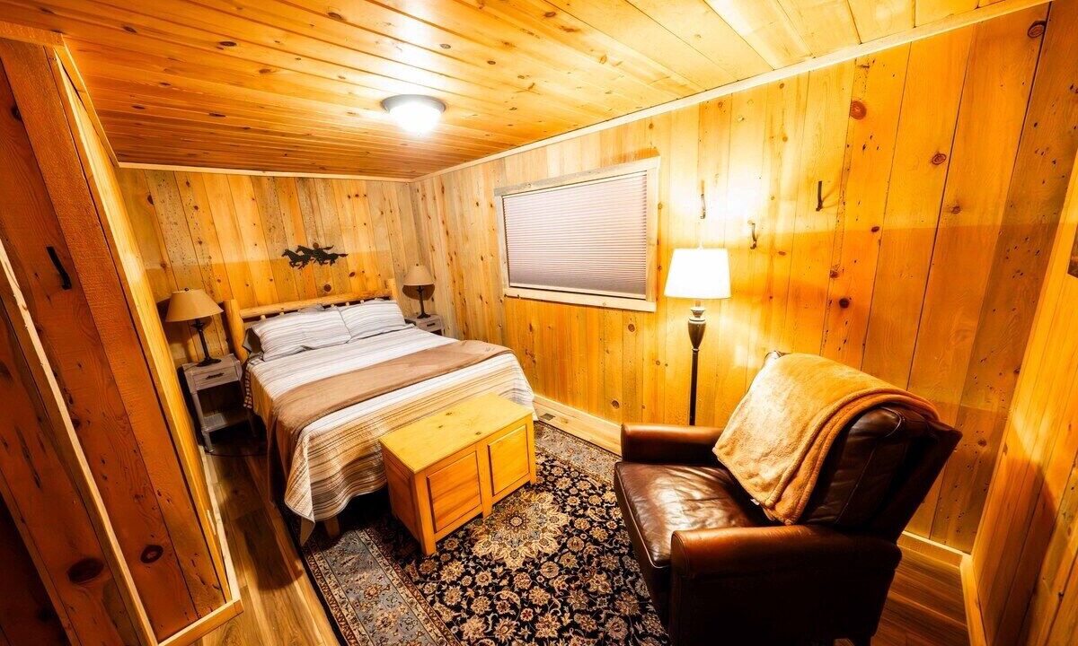 Photo of Bedroom in Black Butte Ranch