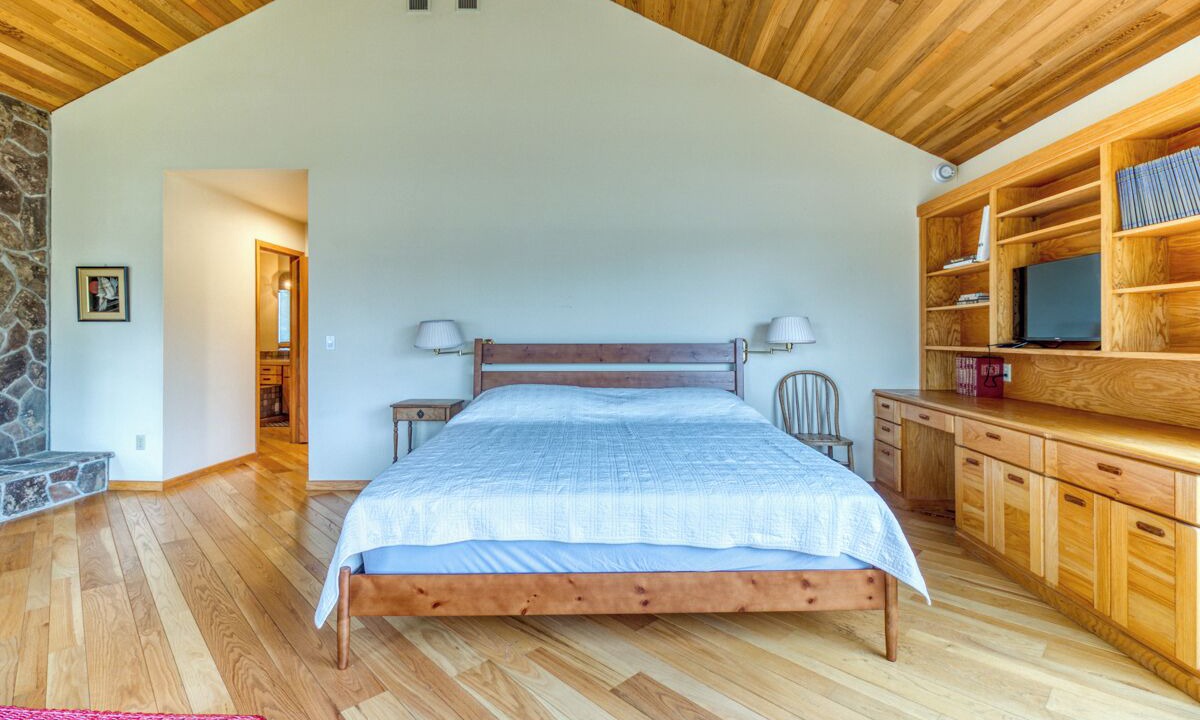 Photo of Bedroom in Black Butte Ranch
