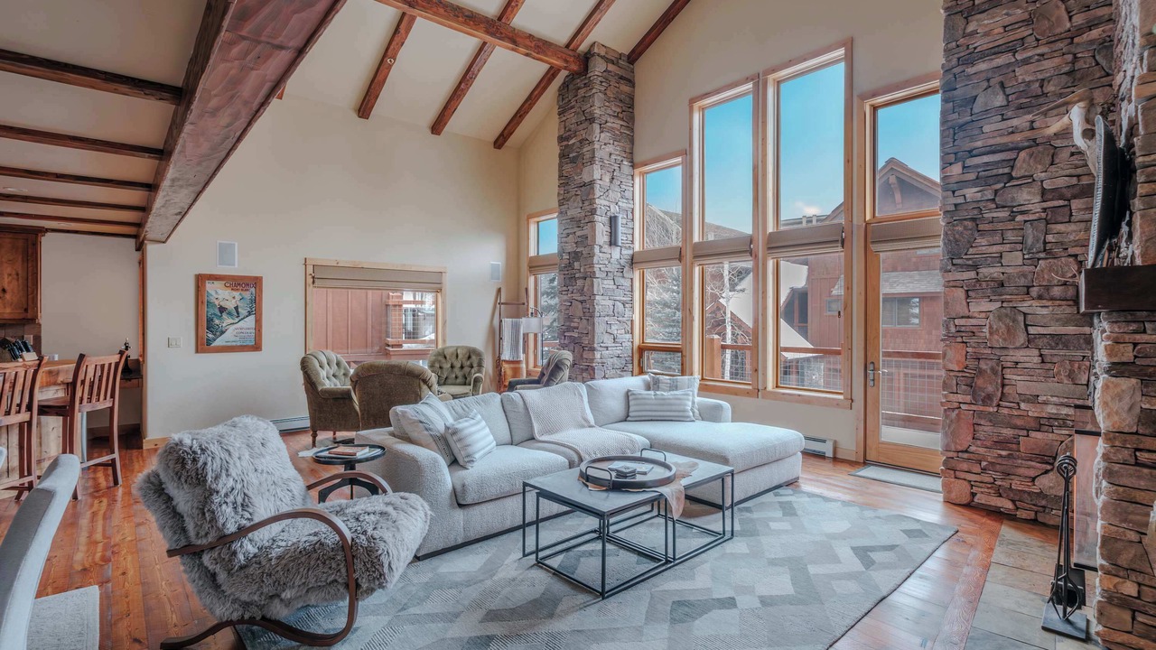 Photo of Livingroom in Big Sky