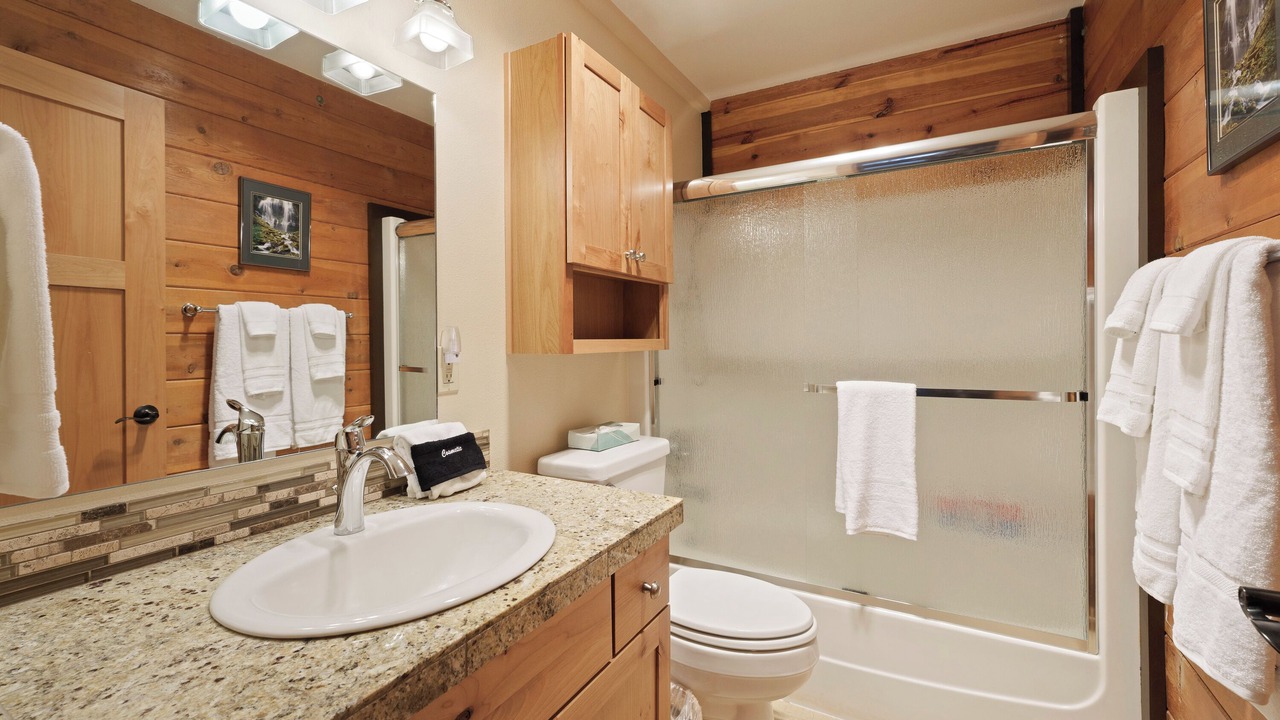 Photo of Bathroom in Sunriver