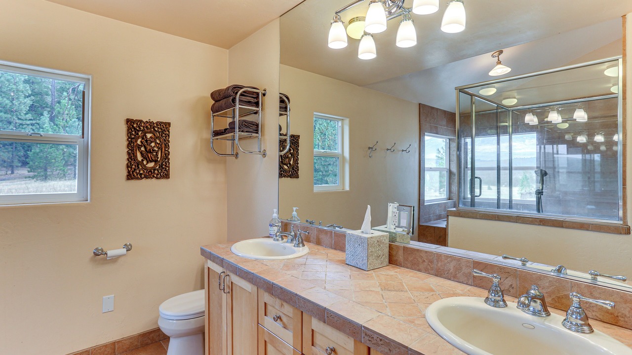 Photo of Bathroom in Weed