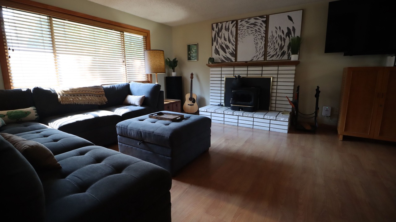 Photo of Livingroom in South Perry District