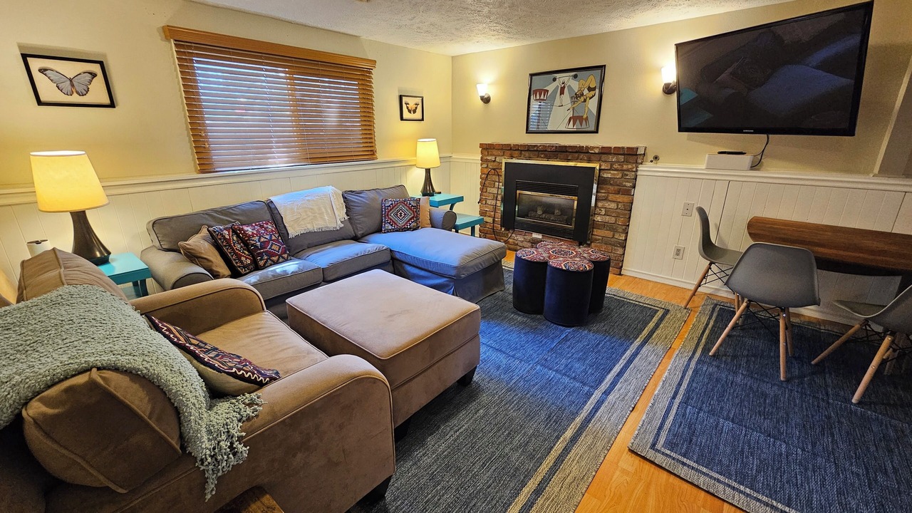 Photo of Livingroom in South Perry District