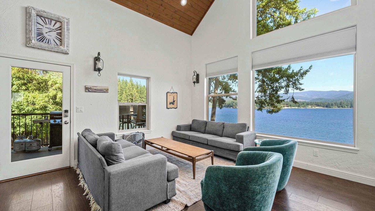 Photo of Livingroom in Hayden Lake