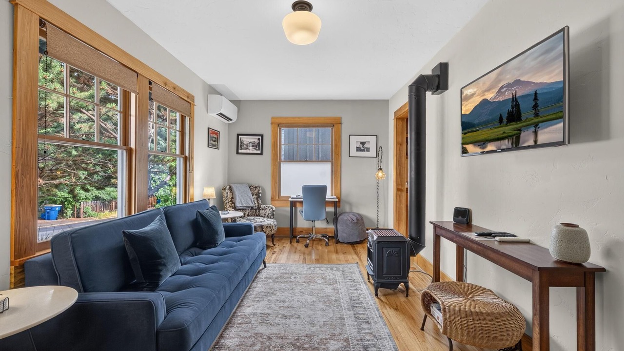 Photo of Livingroom in Old Bend