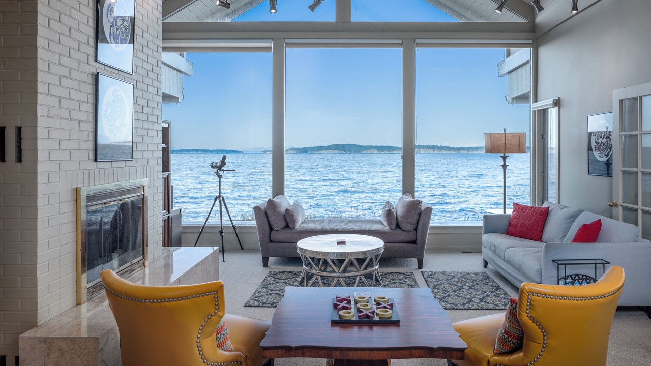 Photo of Livingroom in Eastsound