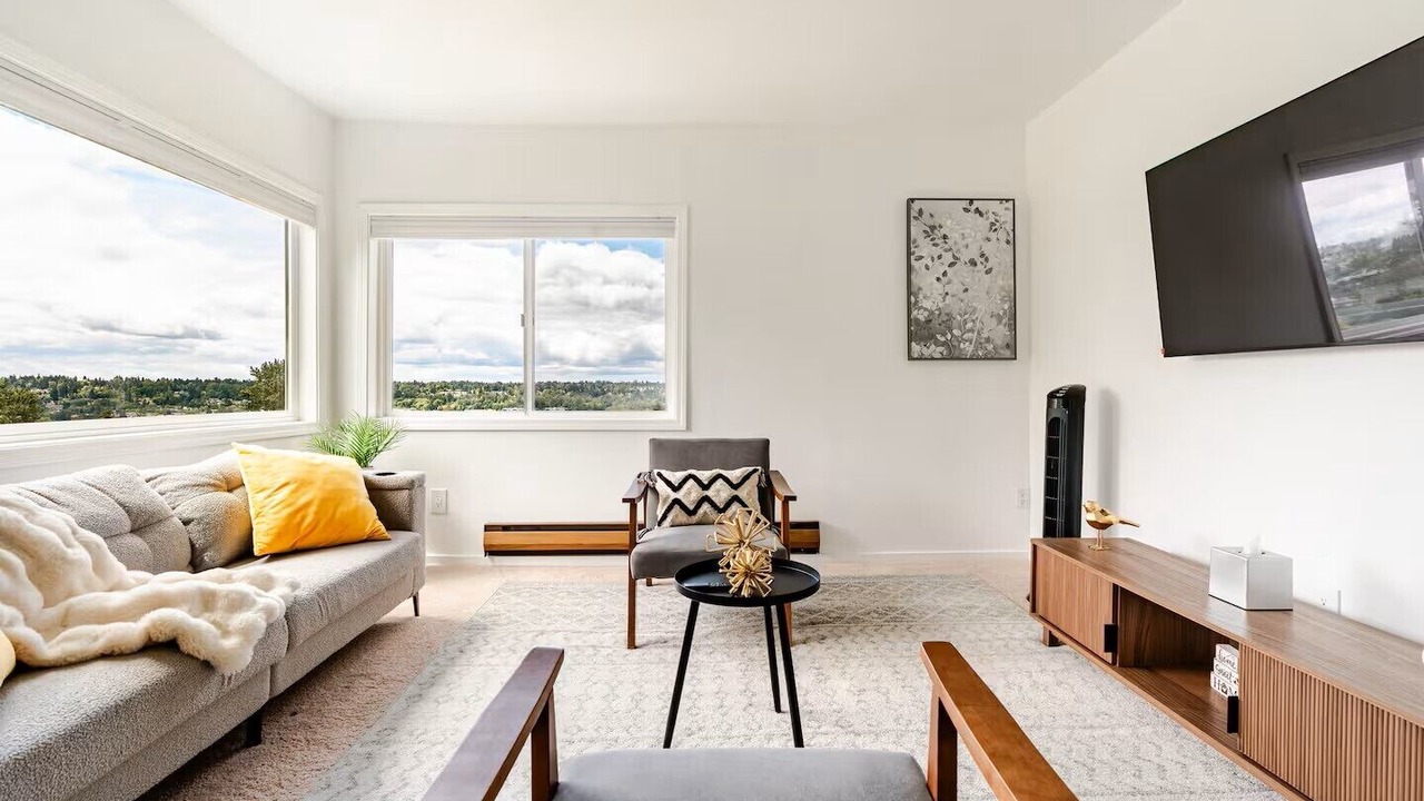 Photo of Livingroom in Rainier View