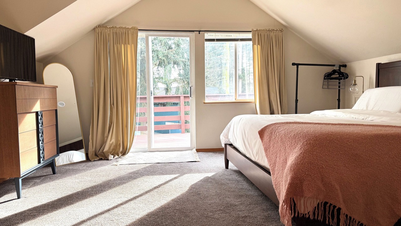 Photo of Bedroom in Coupeville