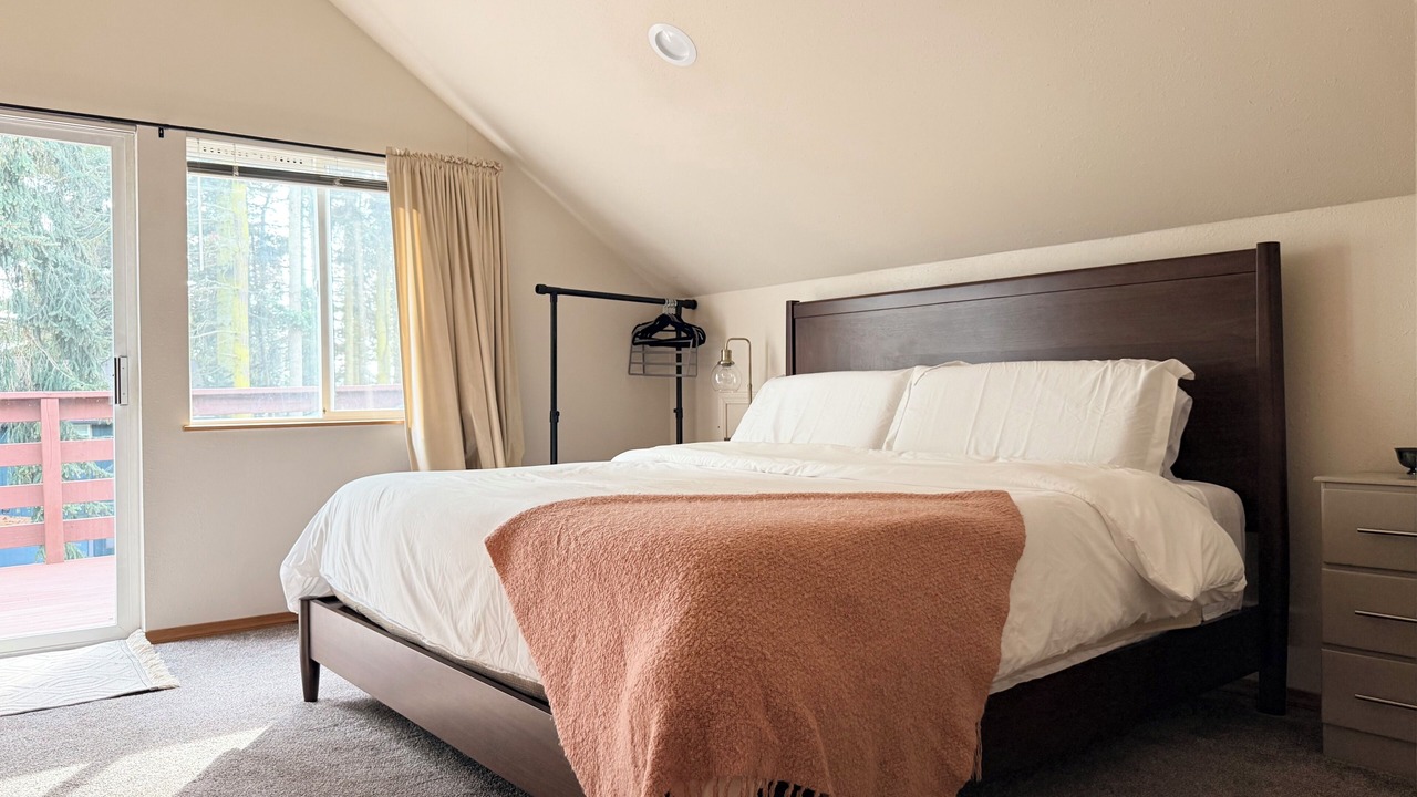 Photo of Bedroom in Coupeville