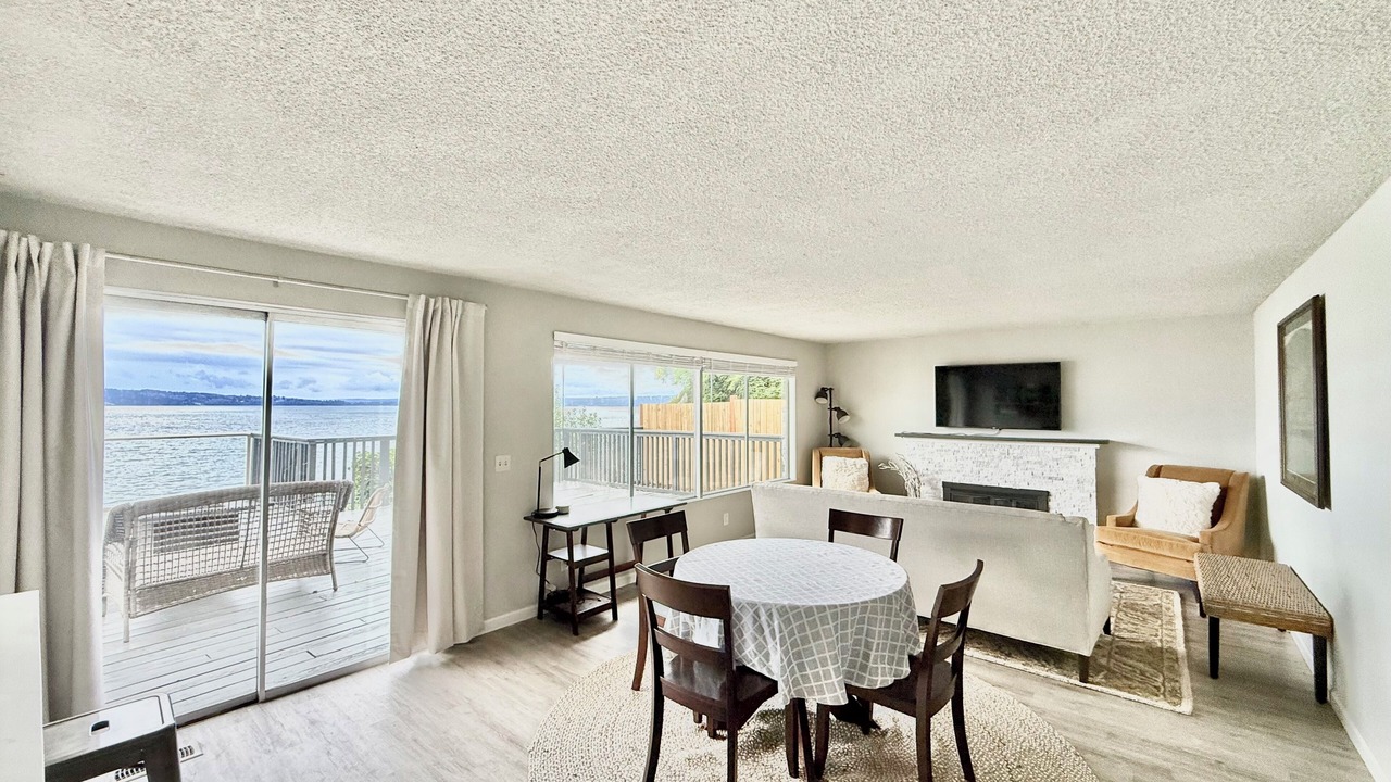 Photo of Livingroom in Three Tree Point