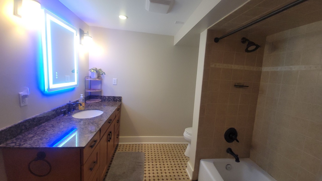 Photo of Bathroom in Maple Leaf