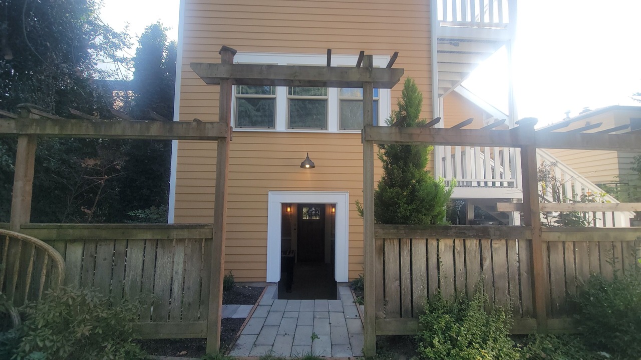 Photo of Outdoor in Maple Leaf