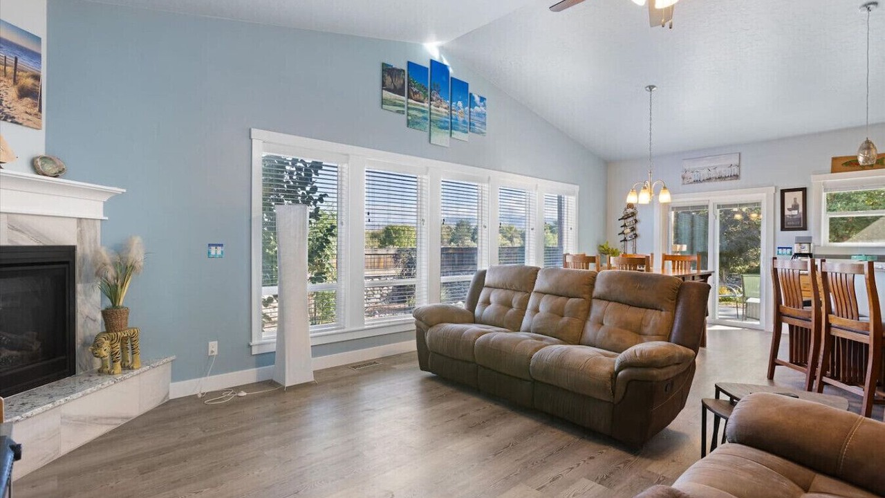 Photo of Livingroom in West Valley