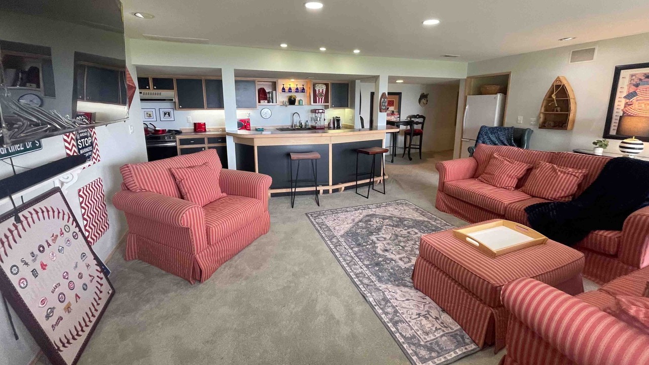 Photo of Livingroom in Hansville