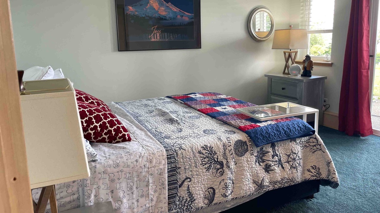 Photo of Bedroom in Hansville