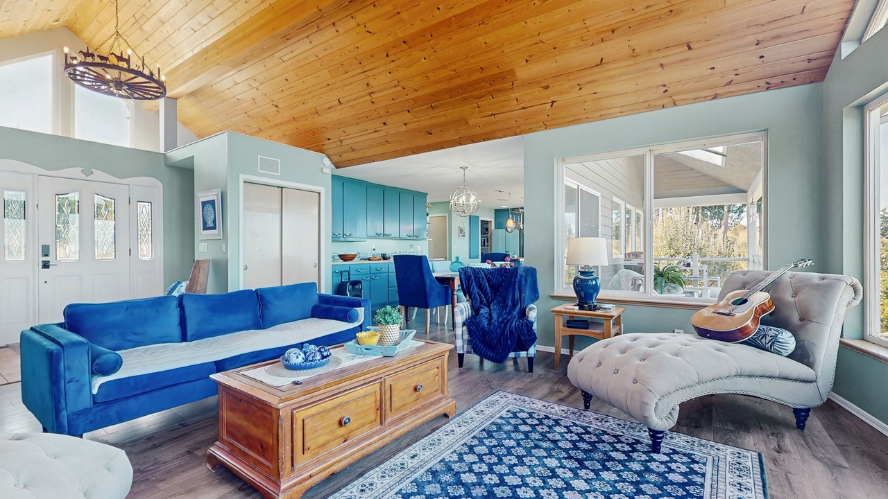 Photo of Livingroom in Hansville