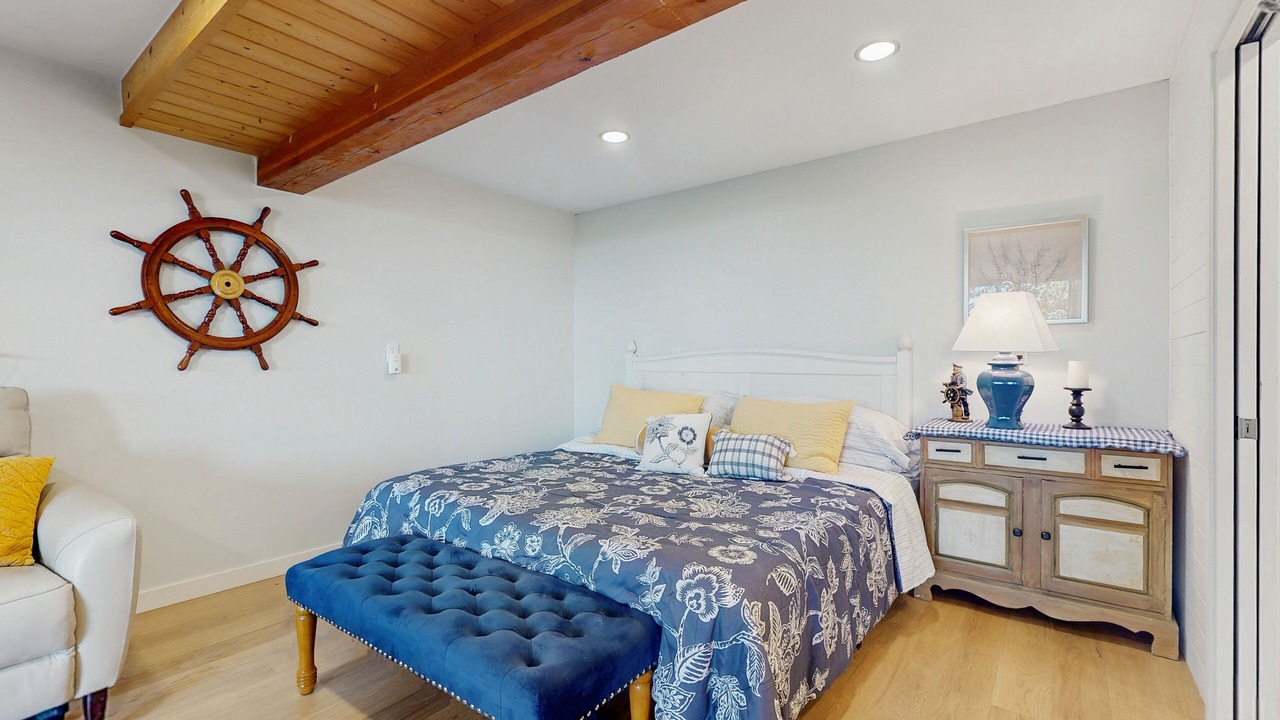 Photo of Bedroom in Hansville