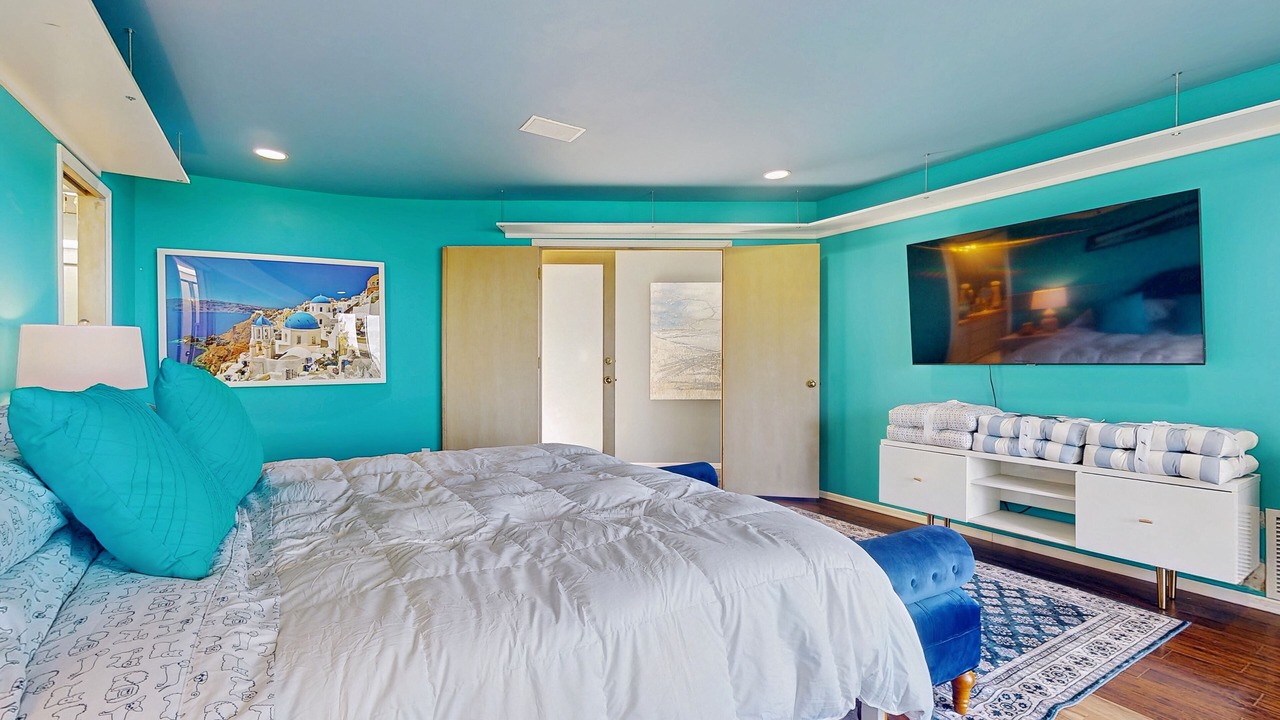 Photo of Bedroom in Hansville
