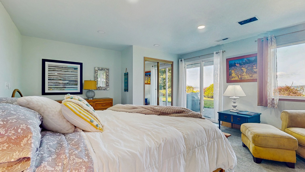 Photo of Bedroom in Hansville