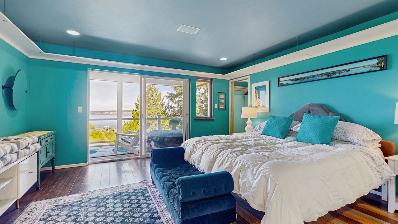 Photo of Bedroom in Hansville