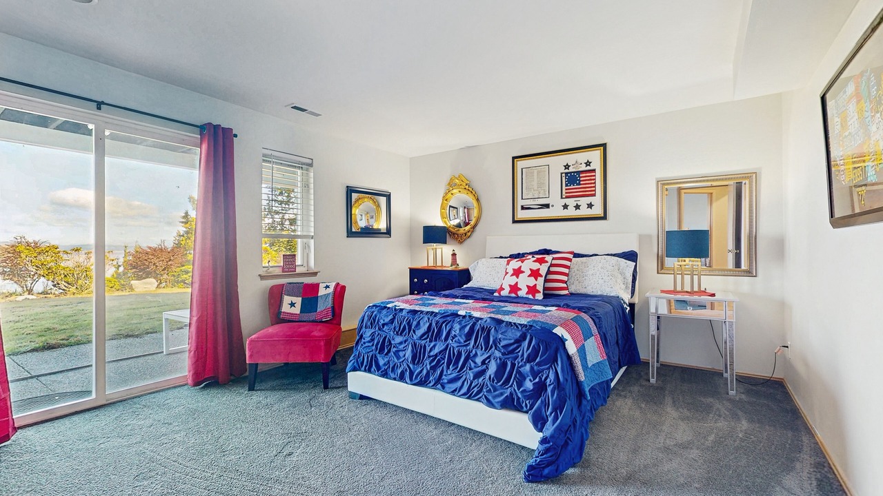 Photo of Bedroom in Hansville