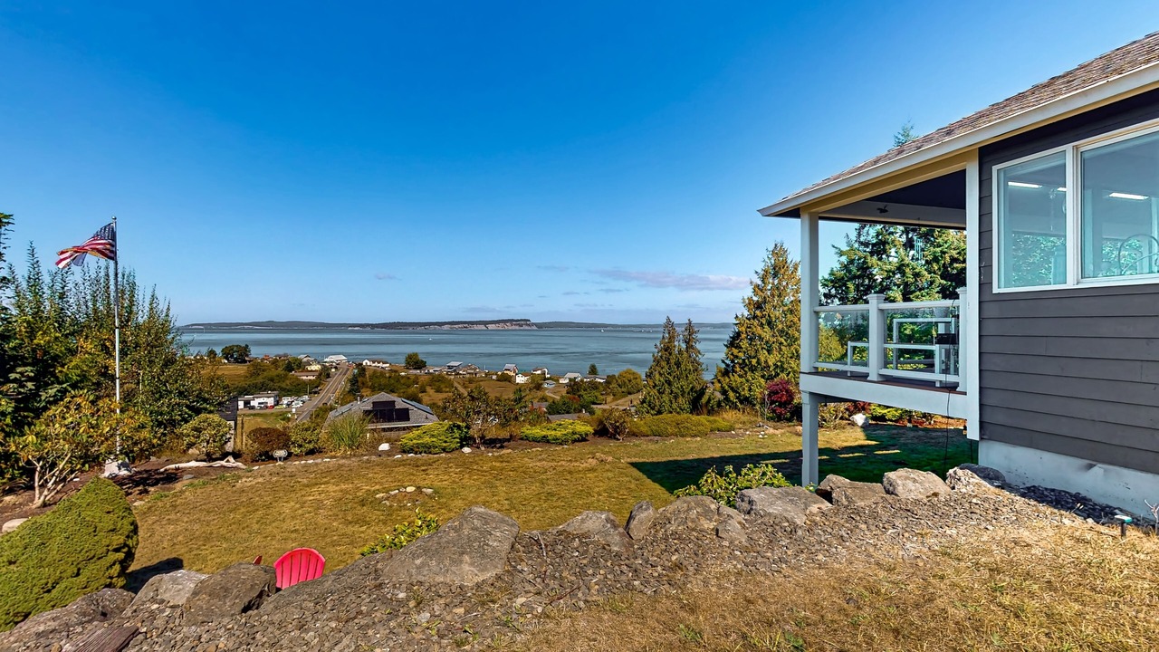 Photo of Patio Balcony in Hansville
