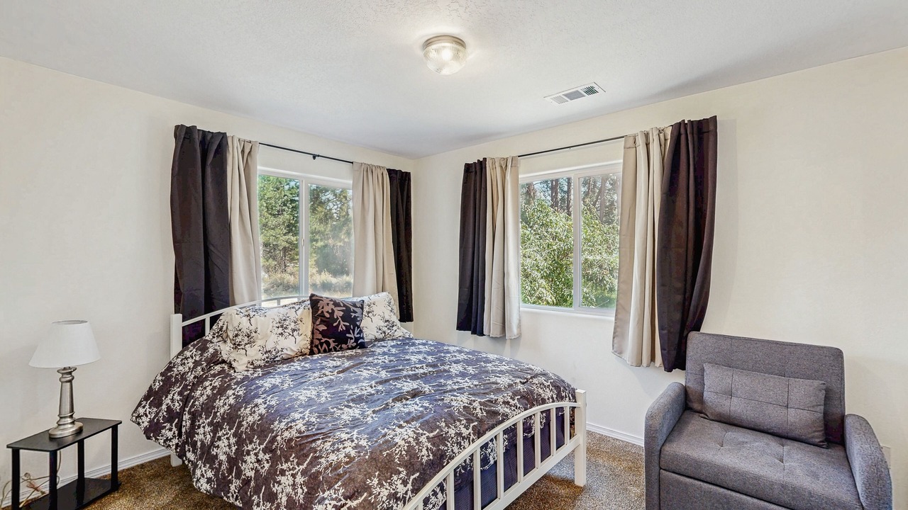 Photo of Bedroom in Chiloquin
