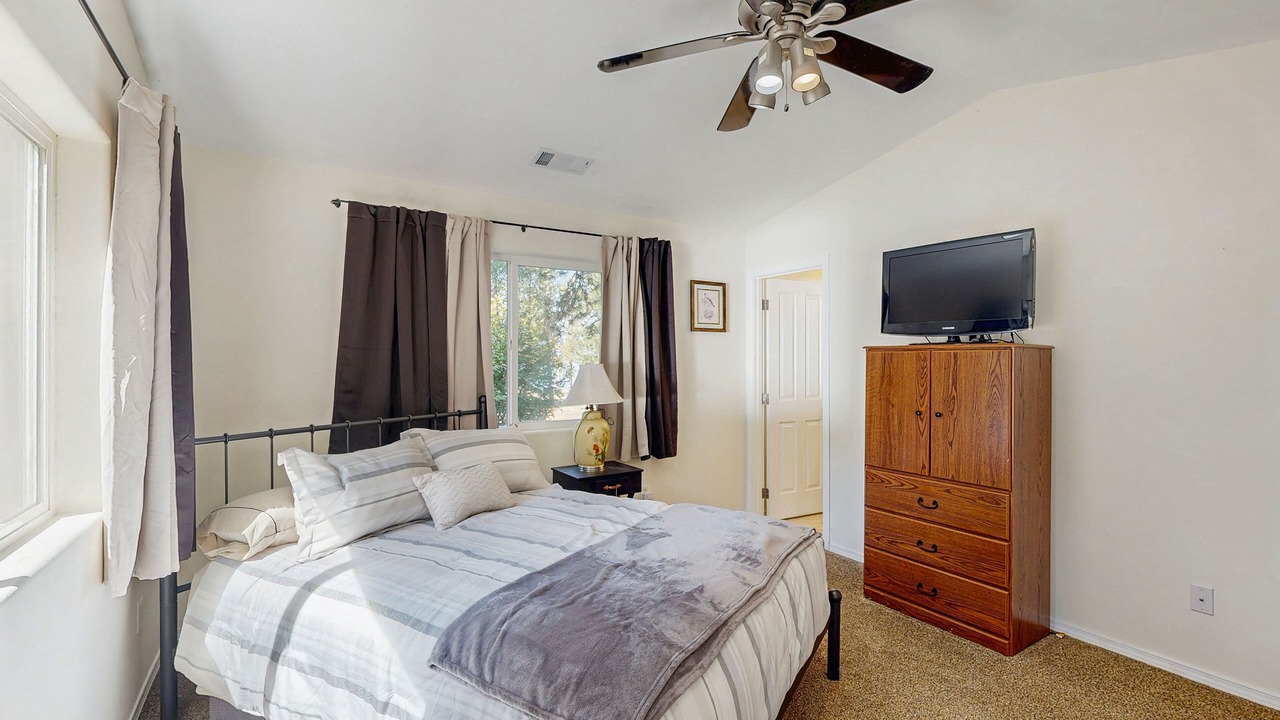 Photo of Bedroom in Chiloquin