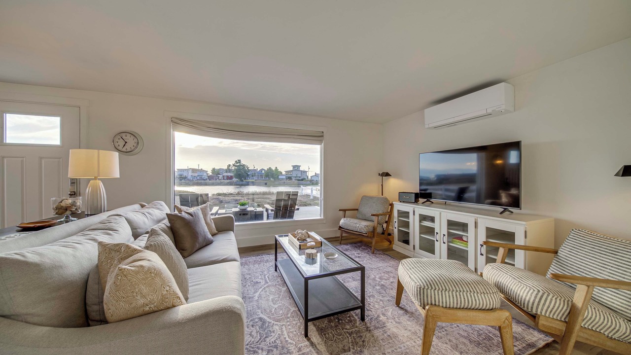 Photo of Livingroom in Lagoon Point