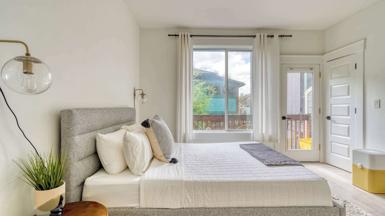 Photo of Bedroom in Hosford-Abernethy