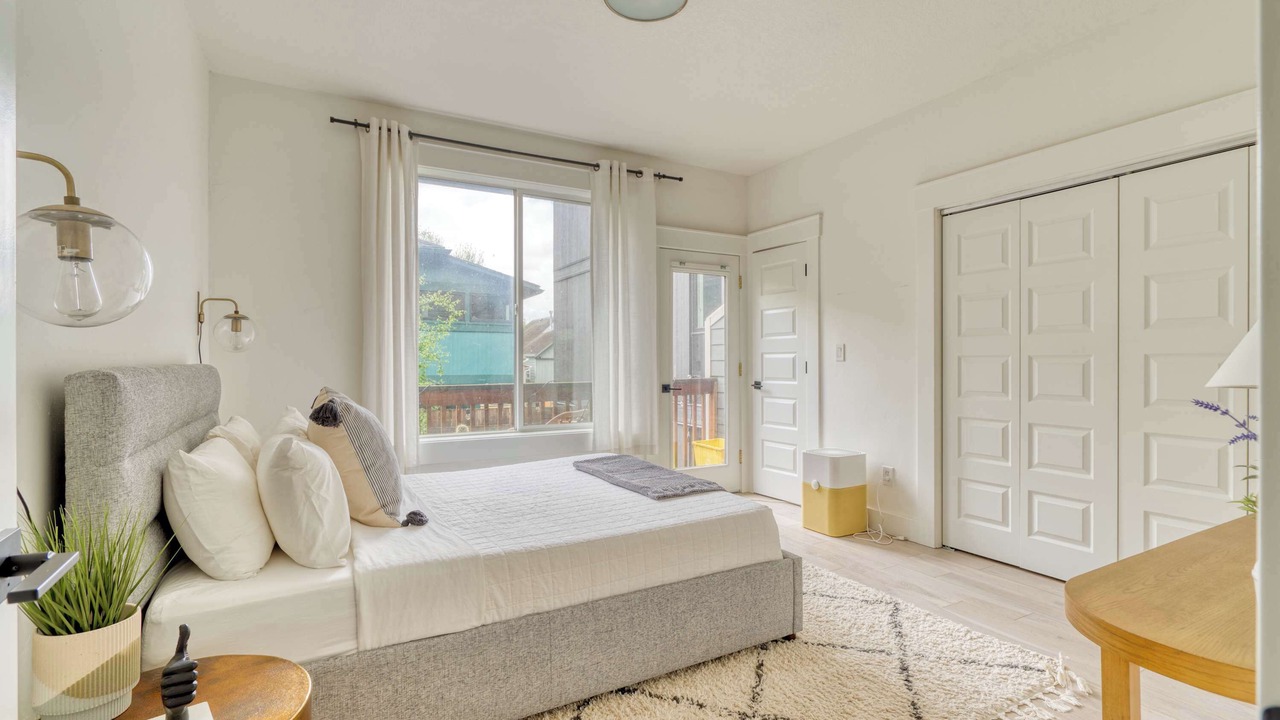 Photo of Bedroom in Hosford-Abernethy