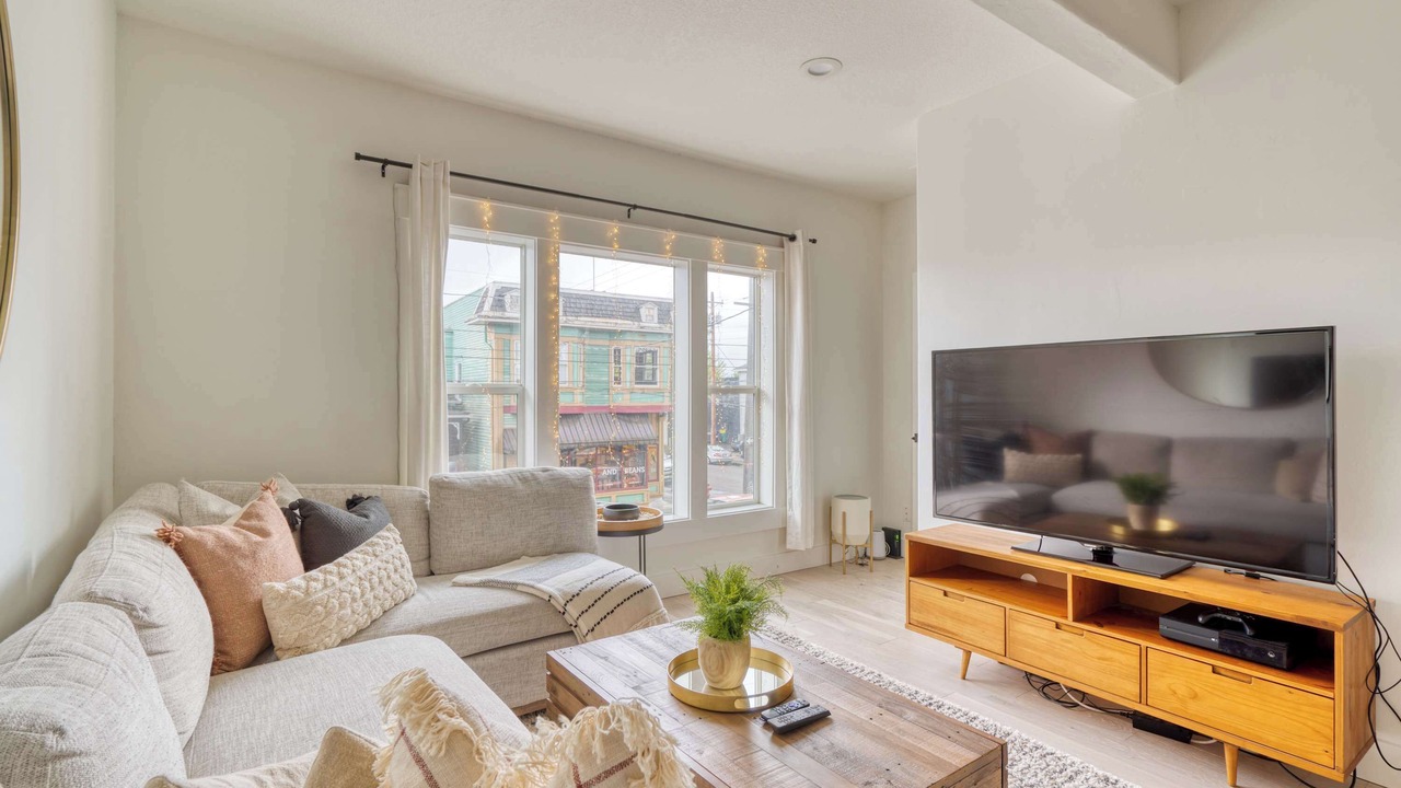 Photo of Livingroom in Hosford-Abernethy
