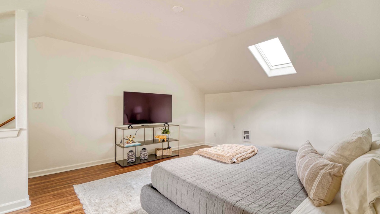 Photo of Bedroom in Hosford-Abernethy