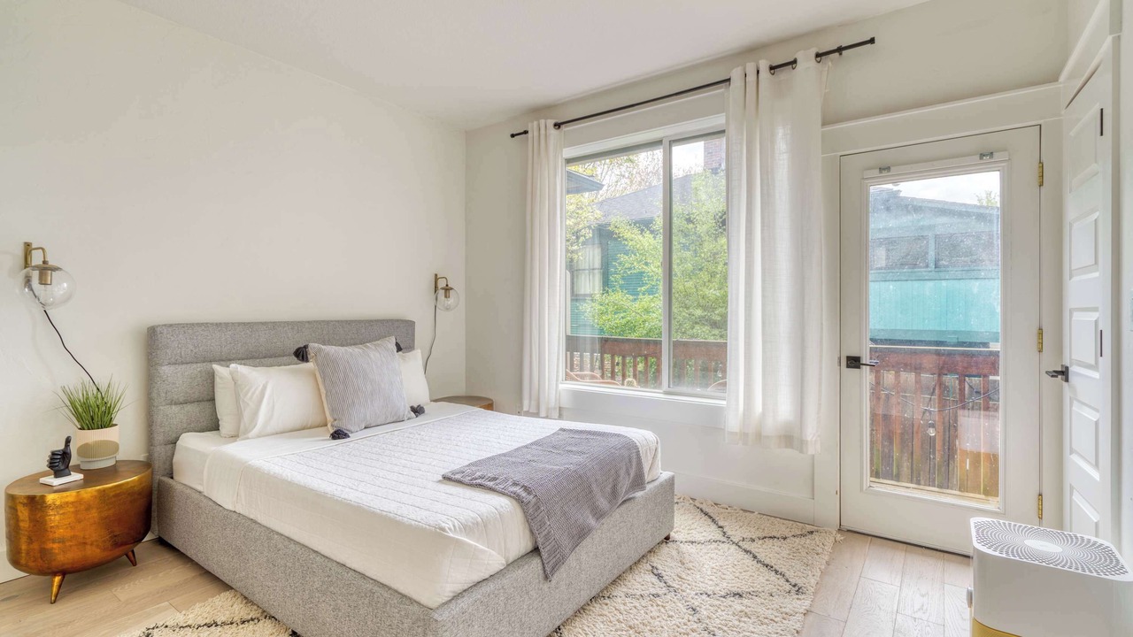 Photo of Bedroom in Hosford-Abernethy