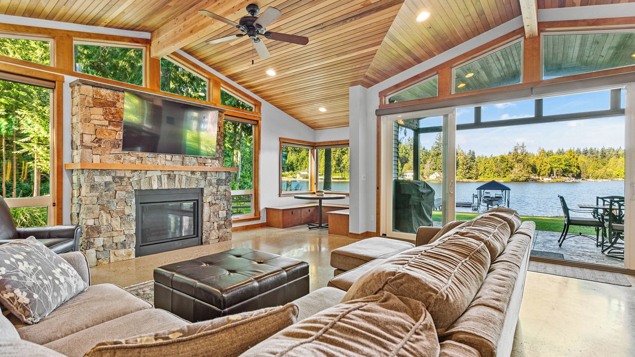 Photo of Livingroom in Lake Goodwin
