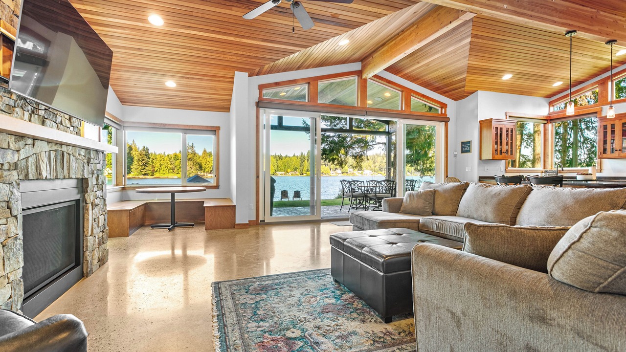 Photo of Livingroom in Lake Goodwin