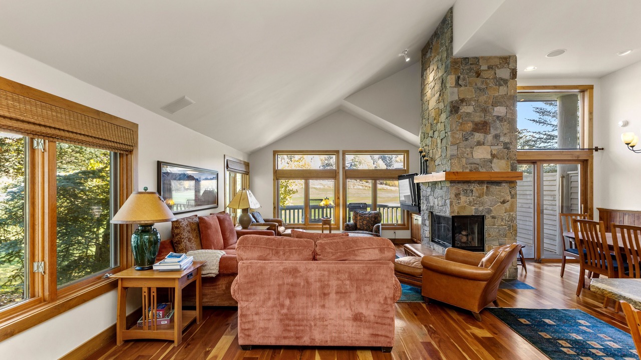 Photo of Livingroom in Elkhorn Village