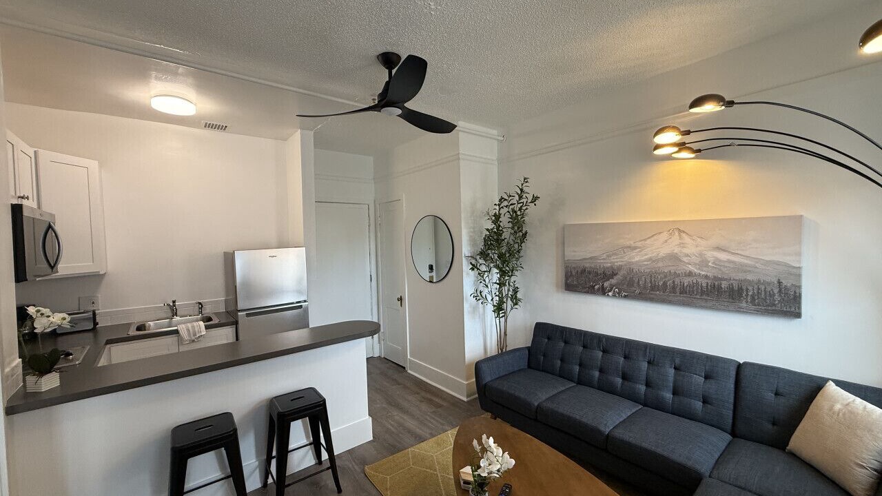 Photo of Livingroom in Downtown Klamath Falls