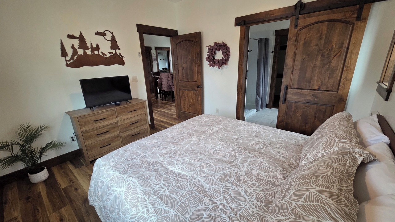 Photo of Bedroom in West Yellowstone