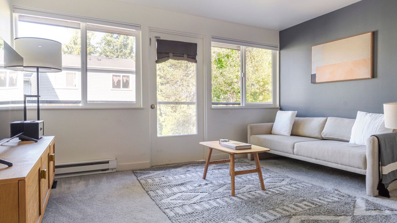 Photo of Livingroom in North Queen Anne