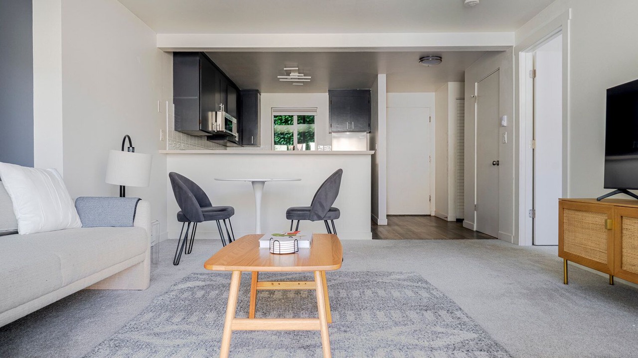 Photo of Livingroom in North Queen Anne