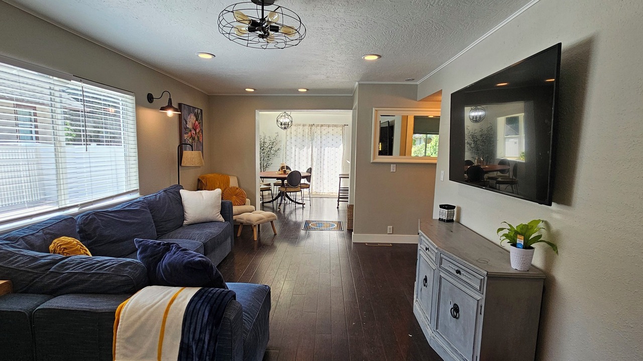 Photo of Livingroom in Garden District
