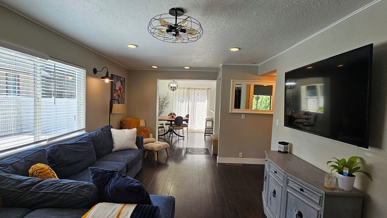 Photo of Livingroom in Garden District