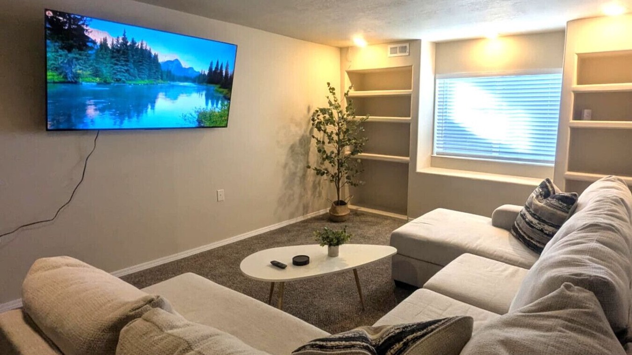 Photo of Livingroom in Draper